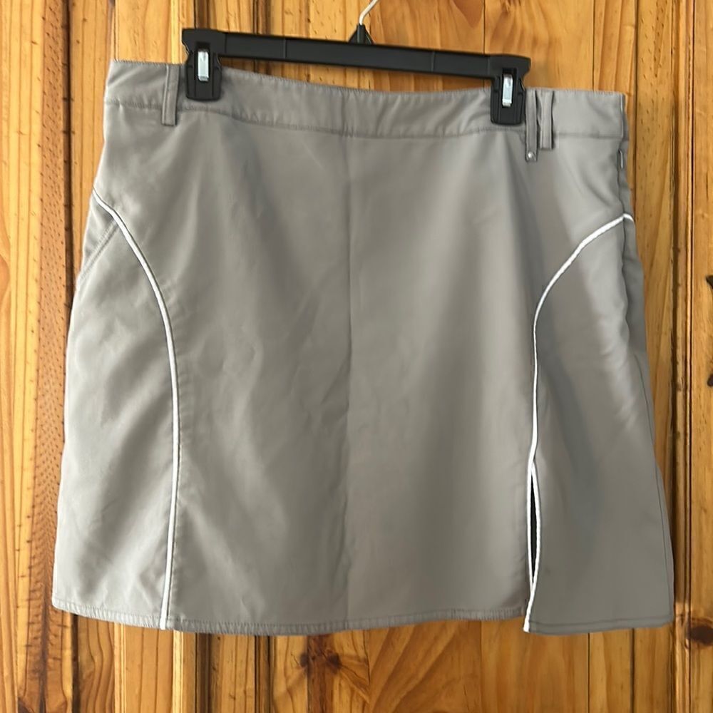 ***** 5 for $25 Nivo Gray Skort with White Piping